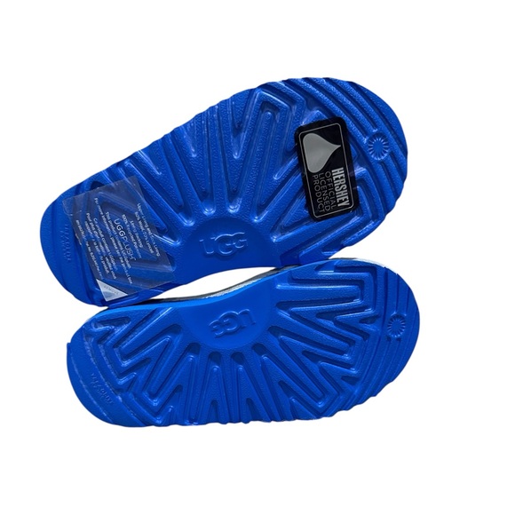 RARE UGG X HERSHEY’S KISSES NEUMEL II Silver Metallic Boots, Child Size 10. NEW! - Picture 6 of 12